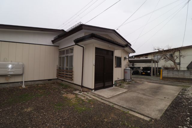 高台にある100㎡ある１平屋の戸建てです１